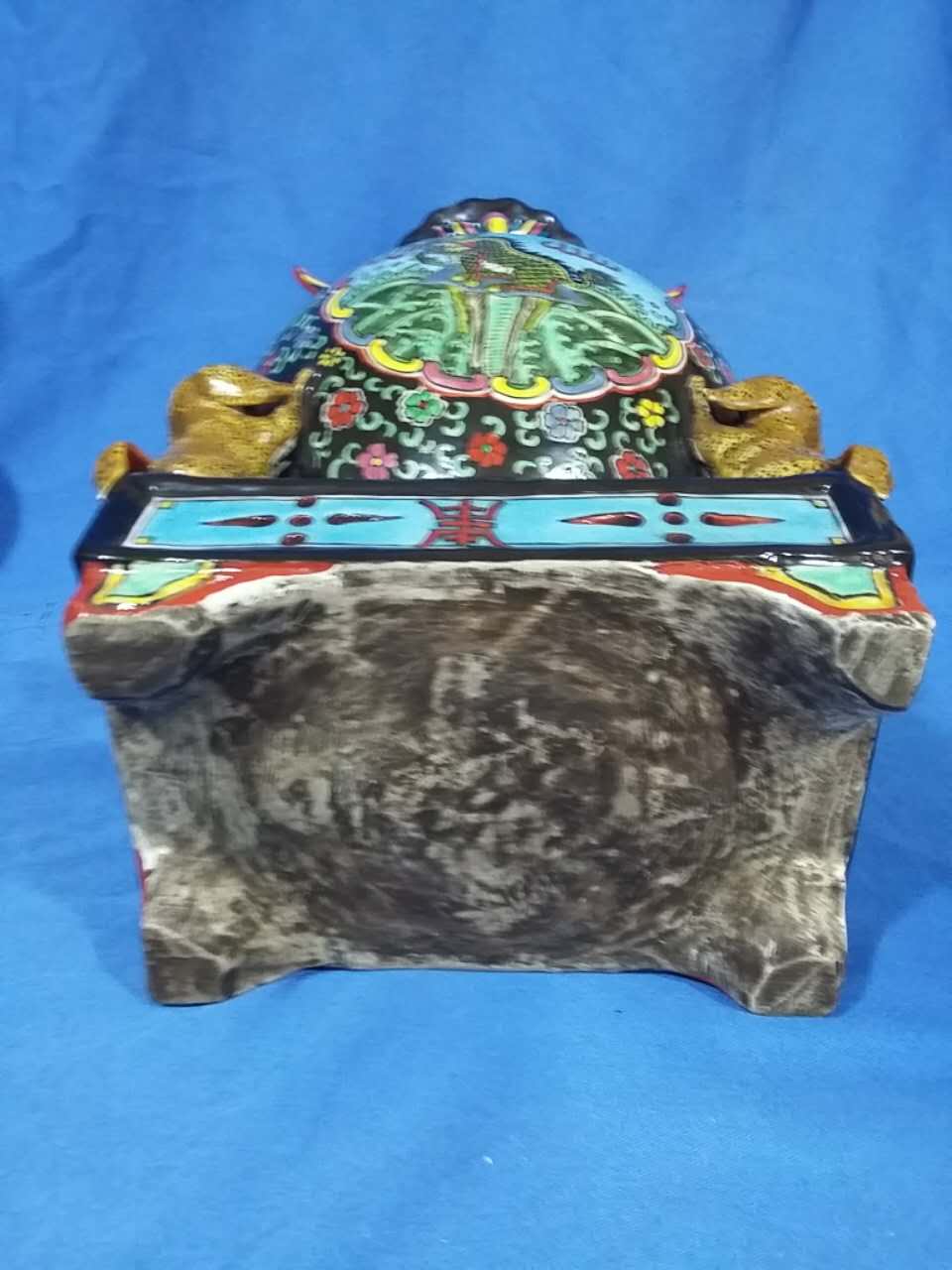 粉彩黑地开光鹰兽堆塑四角花口赏瓶 第 2 张图片