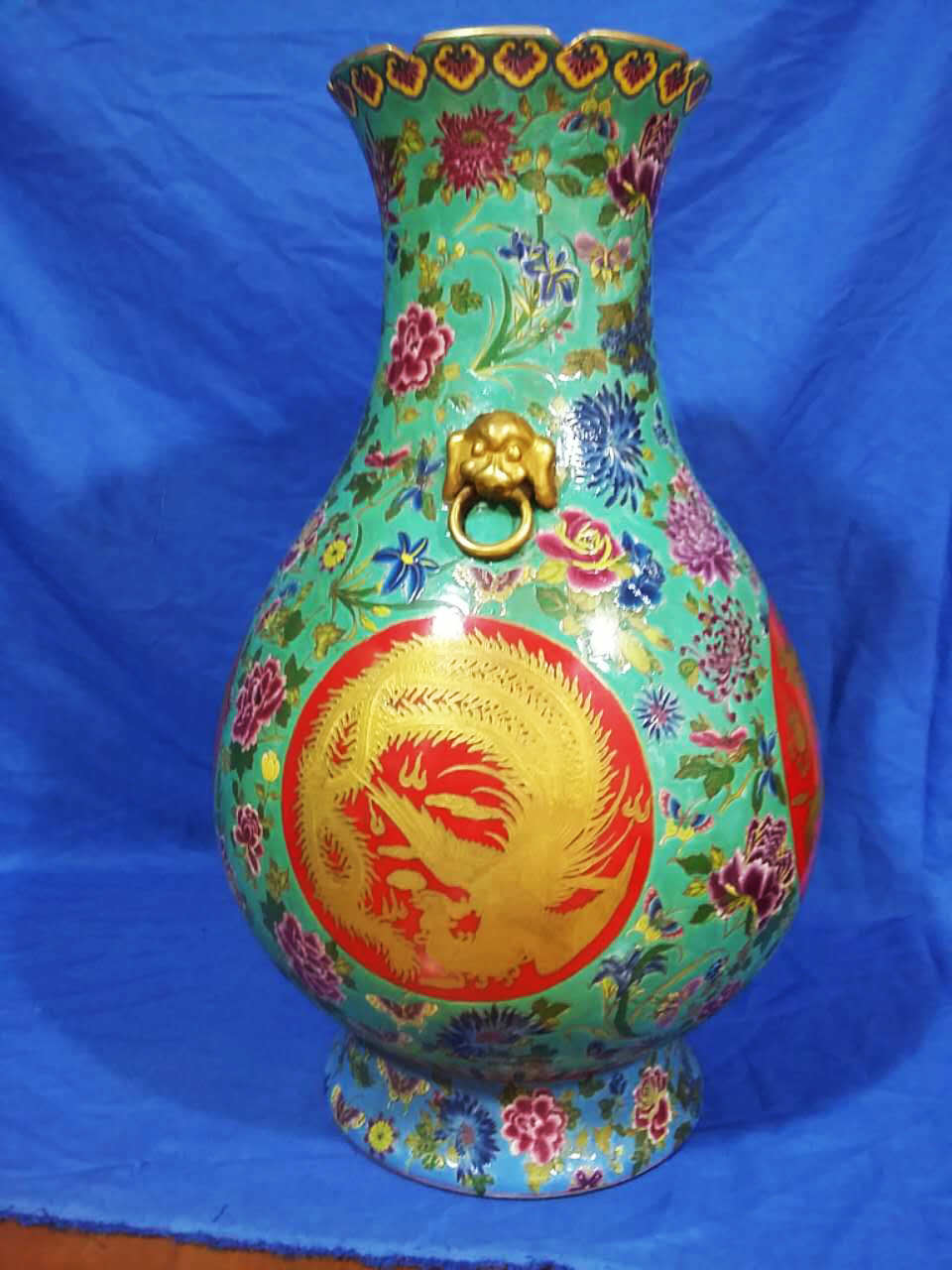 绿地粉彩描金开光龙凤花蝶纹贴塑猪头双耳花口瓶