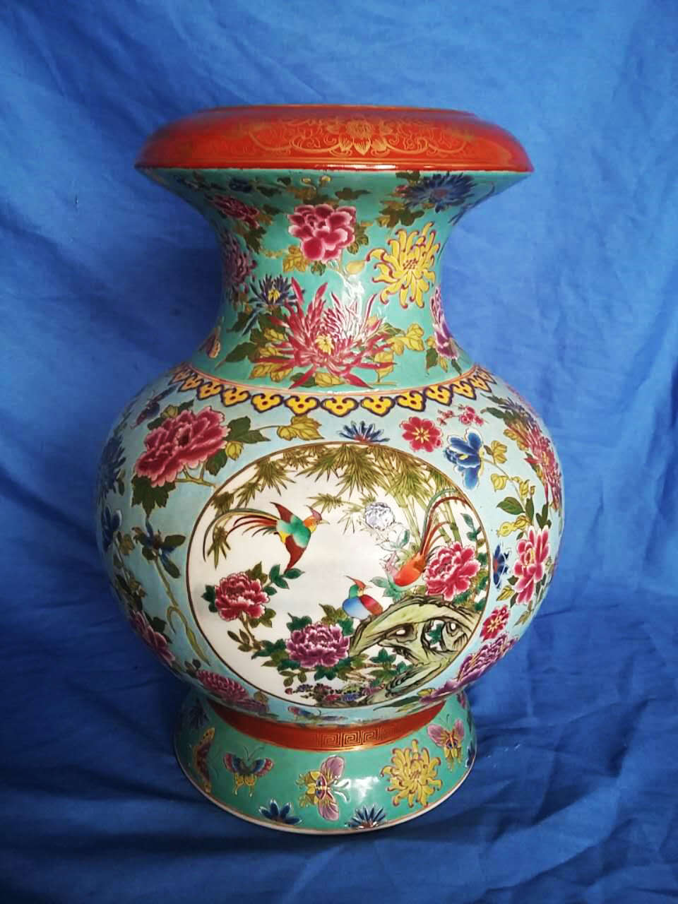 绿地粉彩描金开光花蝶鸟纹灵芝口尊