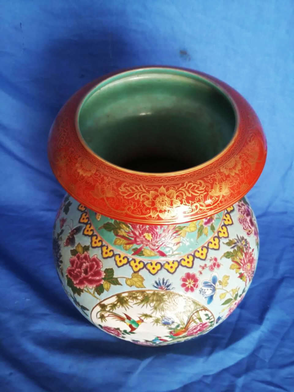 绿地粉彩描金开光花蝶鸟纹灵芝口尊 第 3 张图片