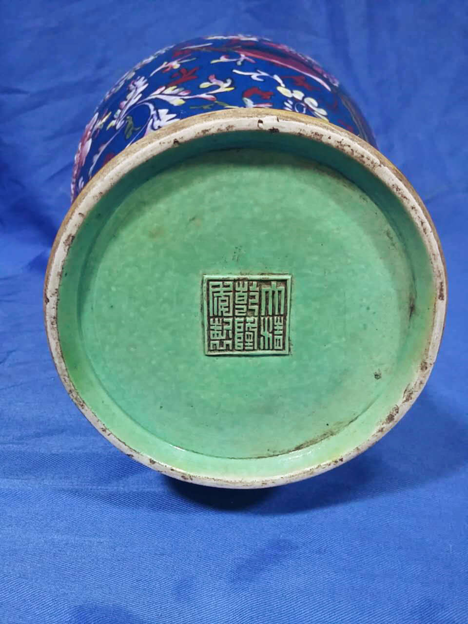 蓝地描金粉彩凤凰花卉纹瓷瓶 第 2 张图片